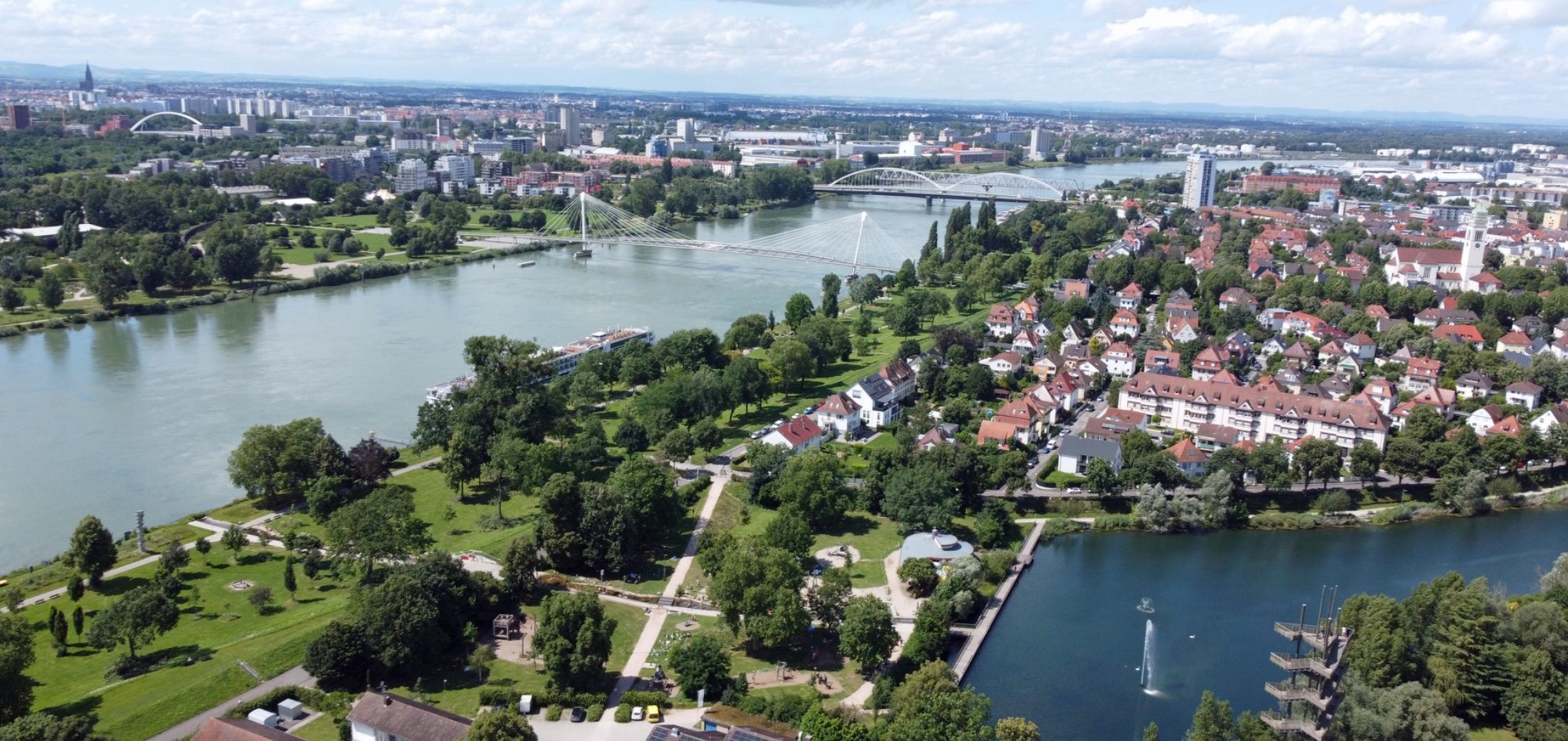 Luftaufnahme von Kehl, Rhein und Strasbourg